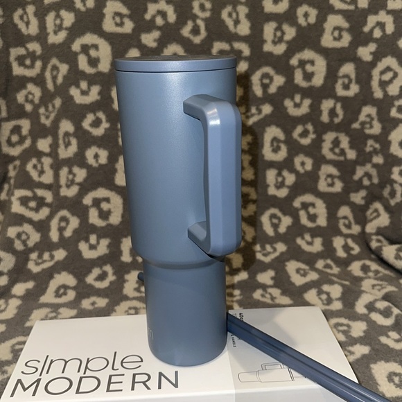 Simple Modern TREK 40oz Tumbler in  Blue Dune 😍 New & Never Used 😍 - Picture 4 of 17